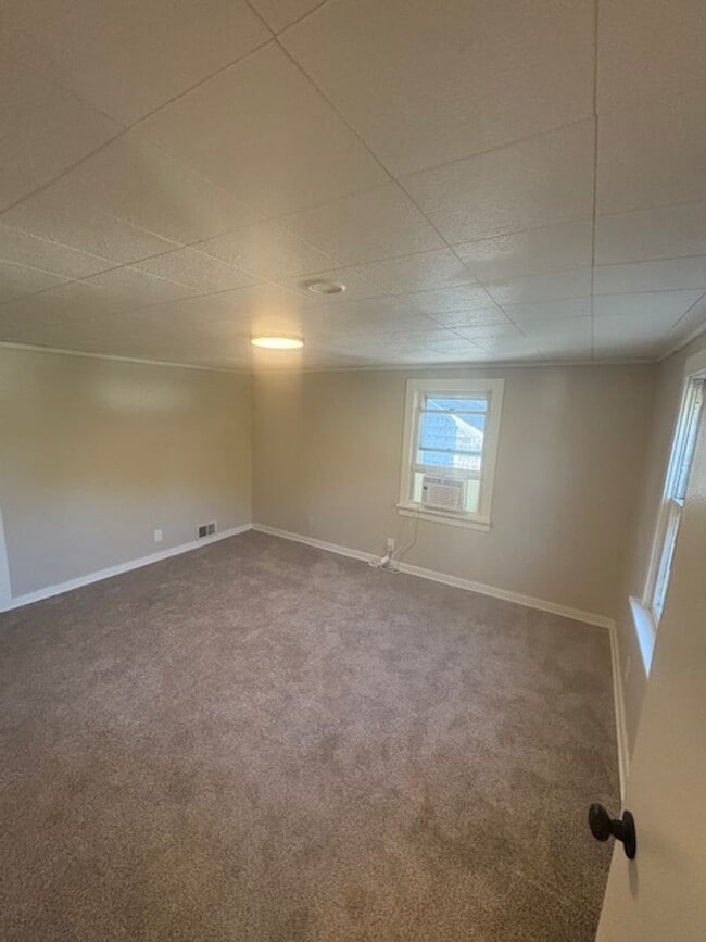 Photo - House for Rent - Spacious 4 bed home with ...