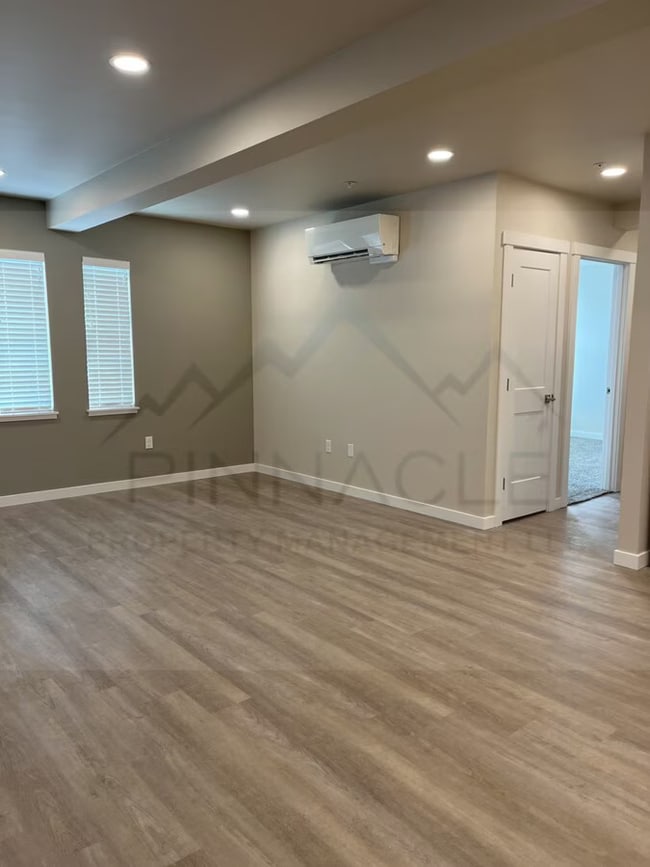 Photo - 1001 W Yakima Ave