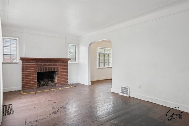 Photo - $1,200 - Large East Side 3 Bedroom