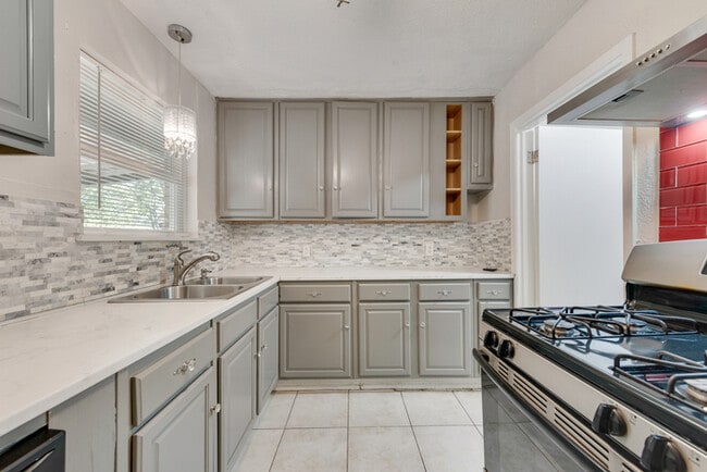 Photo - 3404 Gray Dr