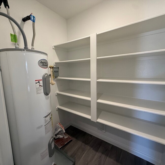 Building Photo - 11926 Midas Ln