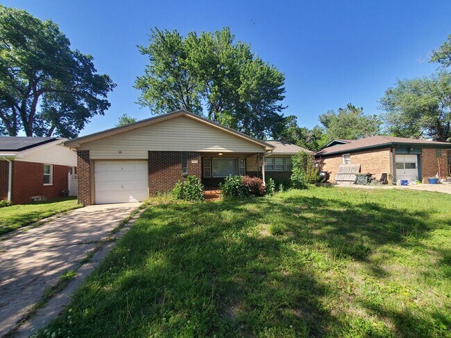 Single Fam. Home just SW of Kellogg and Ro... - Single Fam. Home just SW of Kellogg and Ro...