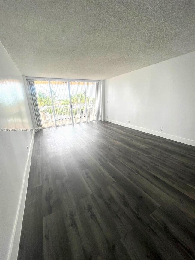Photo - 2450 NE 135th St Unit 209