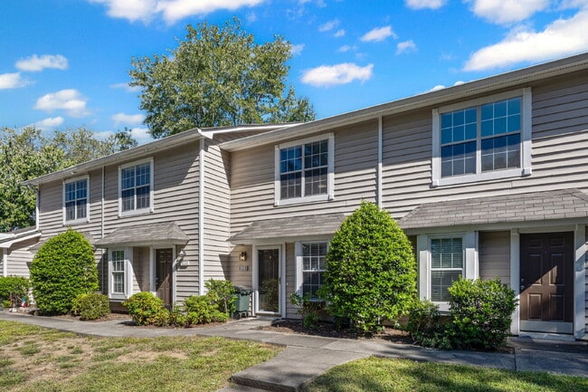 Building Photo - "Charming 2-Bed Townhome with Modern Comforts in Fort Mill – Your Cozy Retreat Awaits!"