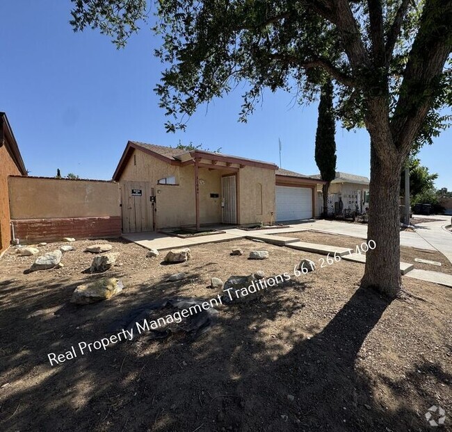 Building Photo - Cute 3 + 2 in Palmdale Rental