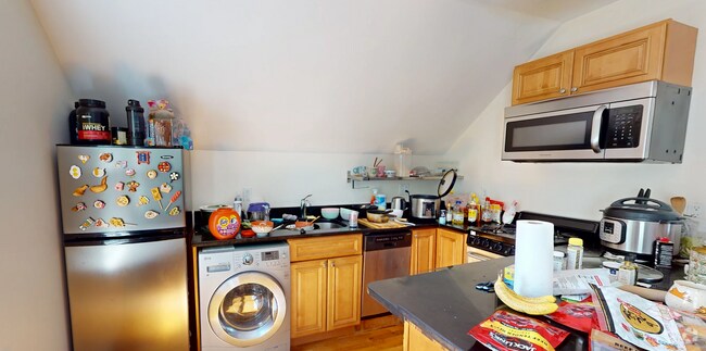 Building Photo - 172 Fuller St Unit 3 Rental