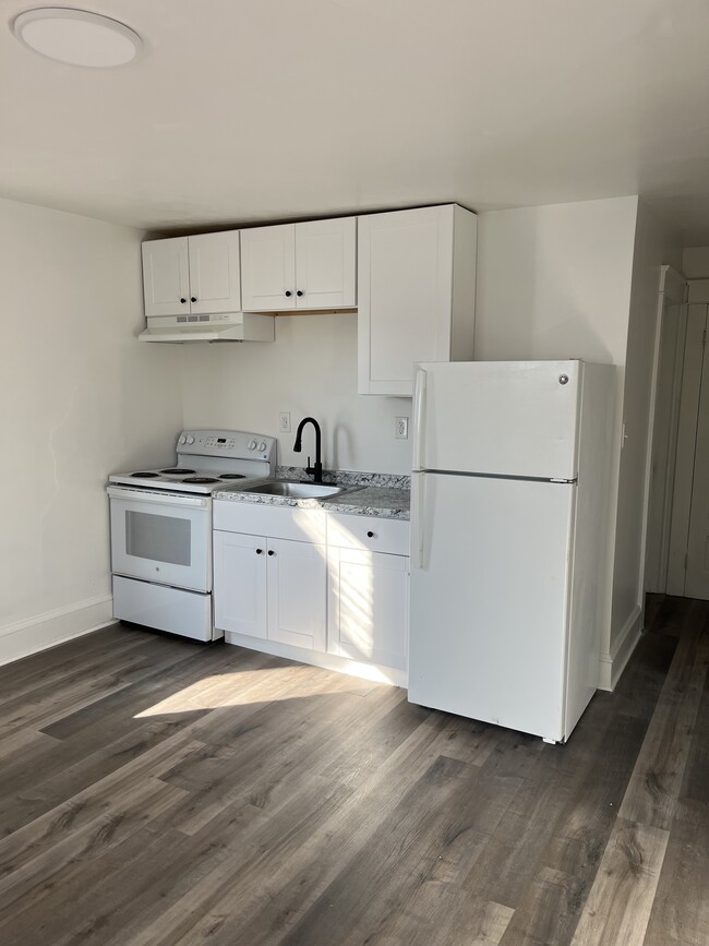 Photo - 831 W King St Unit B