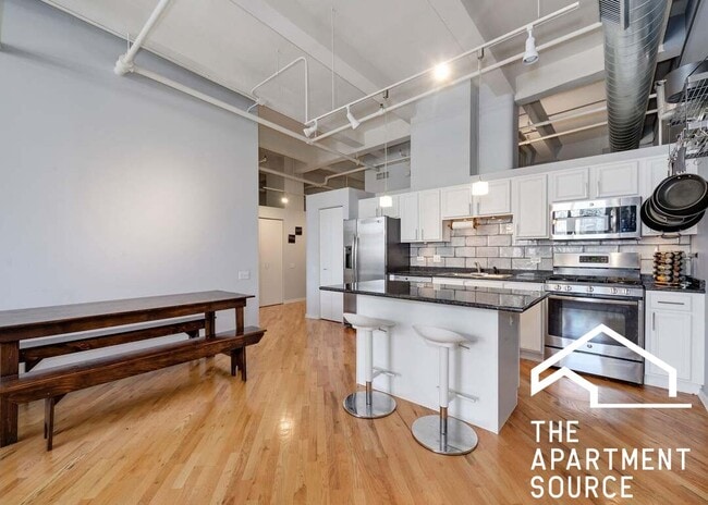 Photo - 500 S Clinton St Unidad 745 Rental