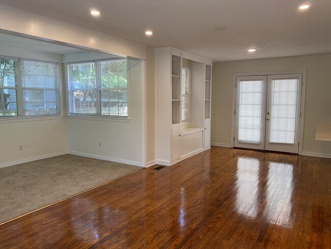 Photo - MIDTOWN LOCATION - 2bd/1ba with large yard and washer/dryer