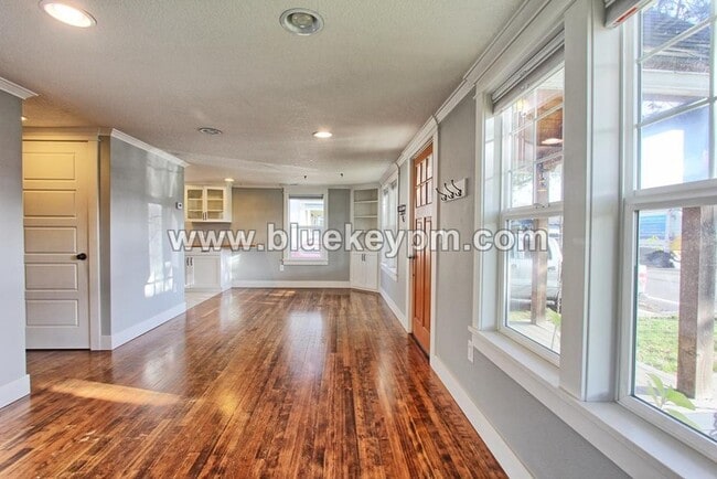 Photo - 2 Bed, 1 Bath Bungalow in Vancouver at 4th Plain Blvd and Franklin Ave
