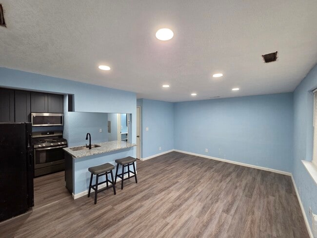 Building Photo - 816 E 30th St Unit 816