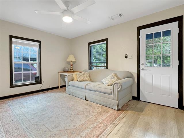 Photo - 604 Maple St