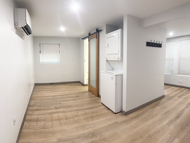 Photo - 135 E 17th St