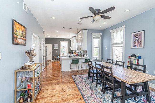 Kitchen/dining room - 2526 N Rockwell St Unit 2