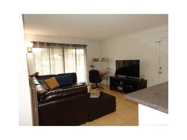 Building Photo - 7120 NW 179th St Unit 204