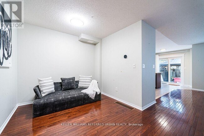 Photo - 16 Sprucedale Way