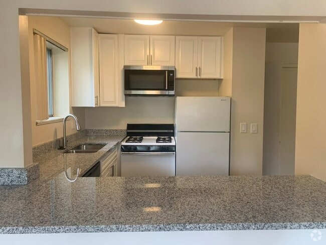 Building Photo - 933 Dewey Ave Unit 1 Rental