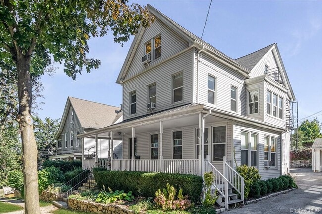 Building Photo - 22 Fairview Ave Unit 2