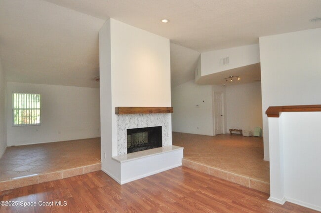 Photo - 495 Nina Rd NE
