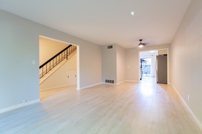 Photo - 1660 Parkside Dr