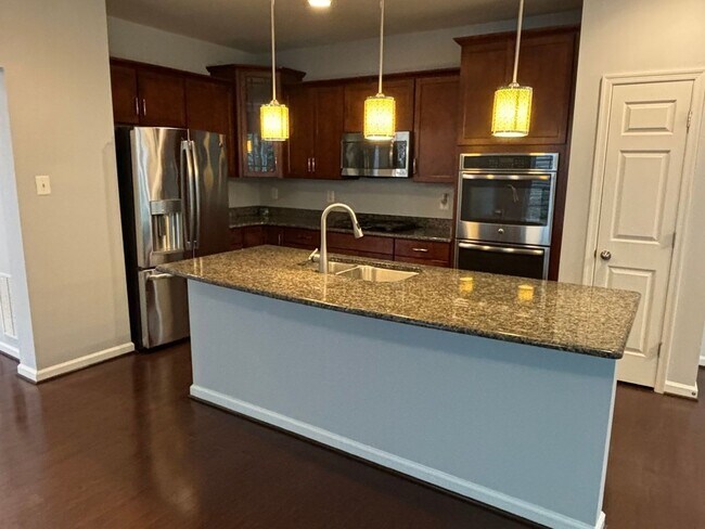 Photo - 4 Bedroom and Basement Single Family Home ...