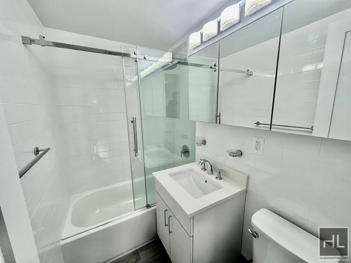 Photo - E 16 ST Unidad 17G