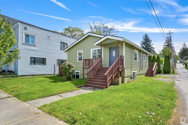 Building Photo - 6 Bedroom Home for Rent