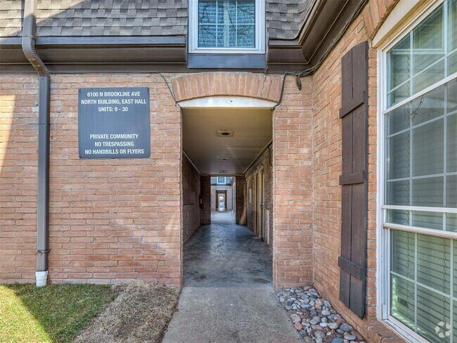 Building Photo - 6100 N Brookline Ave Unit 28 Rental