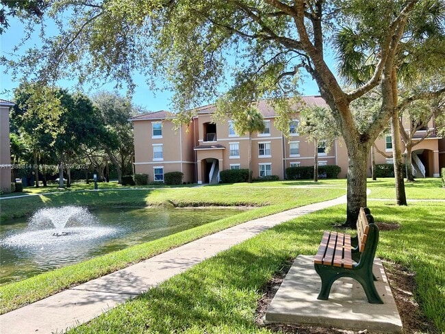 Building Photo - 5080 Fairways Cir Unit 307