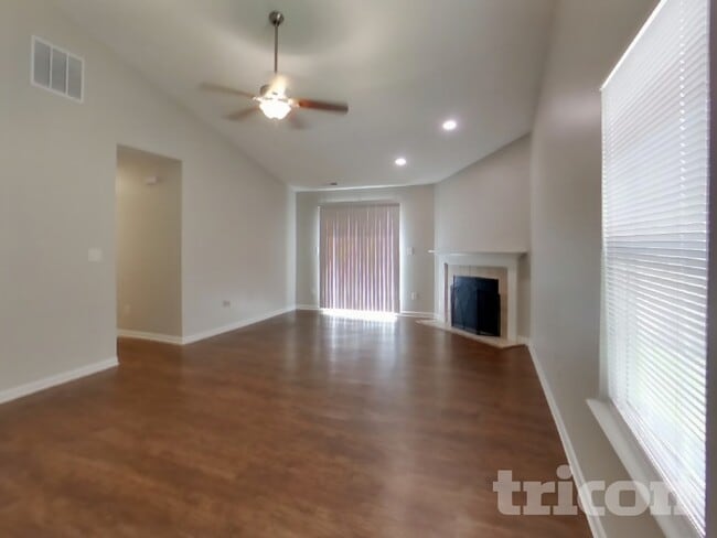 1064 Halifax Ln