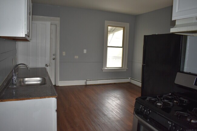 Photo - 117 Caroline St