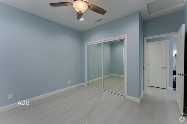 Building Photo - 462 Madison Dr Rental
