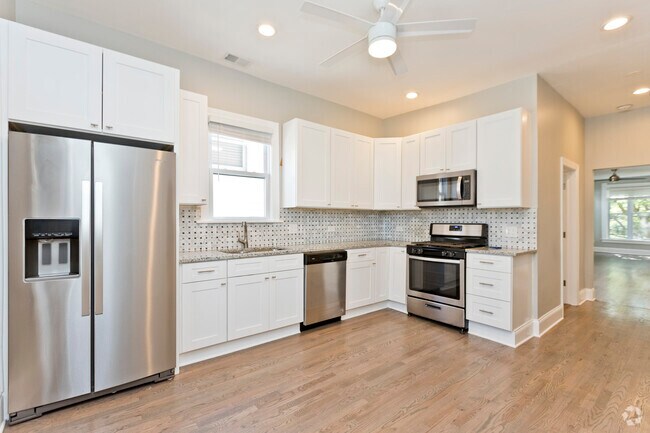 Building Photo - 3727 N Marshfield Ave Unit 3 Rental
