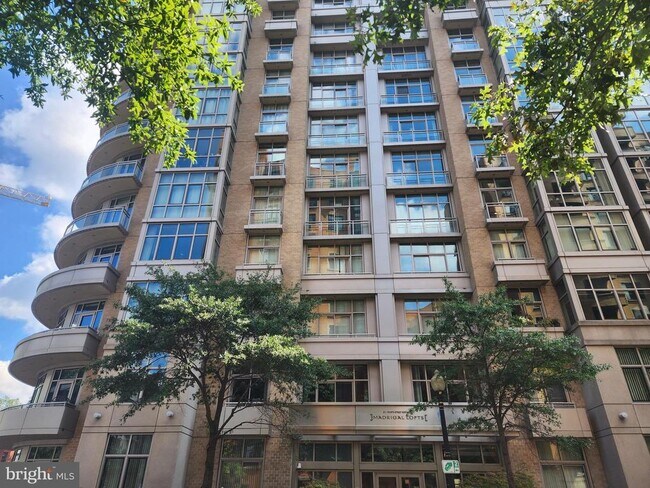 Building Photo - 811 4th St NW Unit 810 Rental