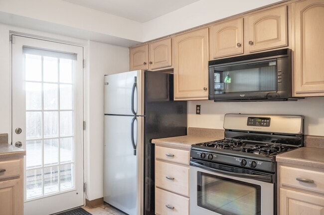 Photo - Beautiful luxury and spacious 4 bed home i...