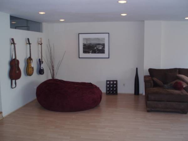 Living room - 321 N Oakhurst Dr Unidad 301