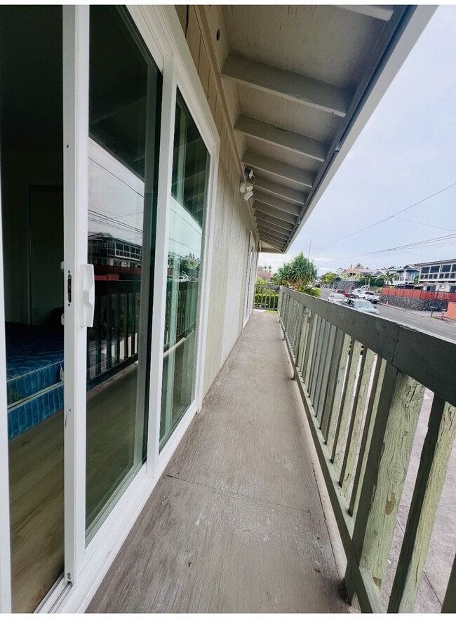 Building Photo - 74-5054 Kealapua St Unit 2 BR Upper Rental
