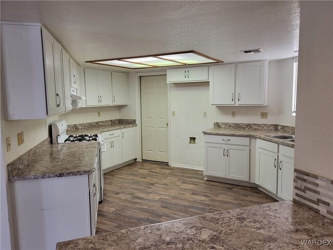 Photo - 2864 Country Club Dr