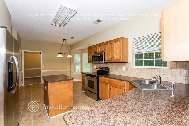 Photo - 1327 Yorkshire Pl NW