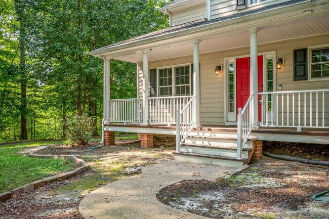 4 Bedroom Home on 1.87 Acres in Aylett – Available July 6th – $2,395/mo