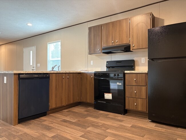 Photo - 932 Salters St