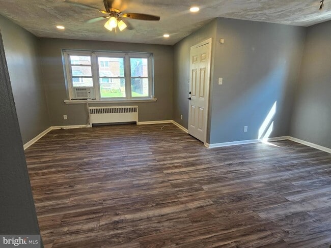 Photo - 934 Durard St