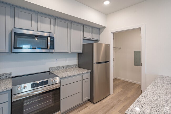 2 habitaciones, 2 baños, 852 pies cuadrados, conexiones para cocina y lavandería. - The Gates OKC