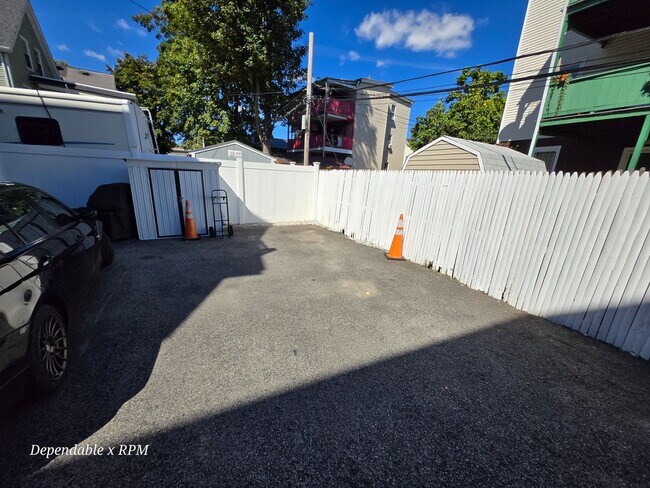 Freshly Updated 3 Bd 2.5 Bath with Parking... - Freshly Updated 3 Bd 2.5 Bath with Parking... Townhome