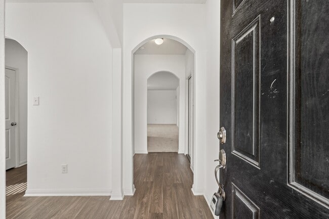 Photo - 718 Crystal Lakes Dr