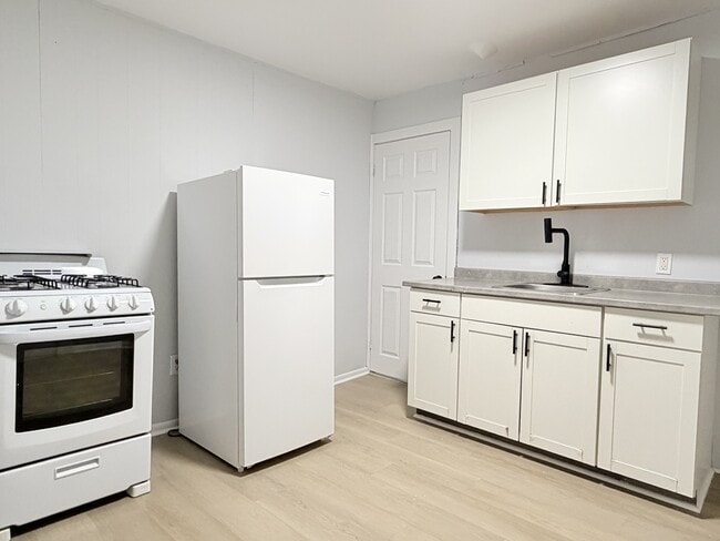 Building Photo - 1011 Albert Rd Unit 3