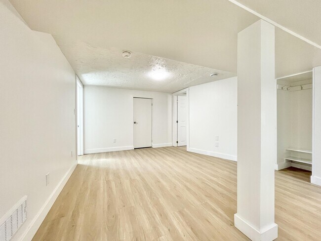 Photo - 428 Thorold Rd Unit 3