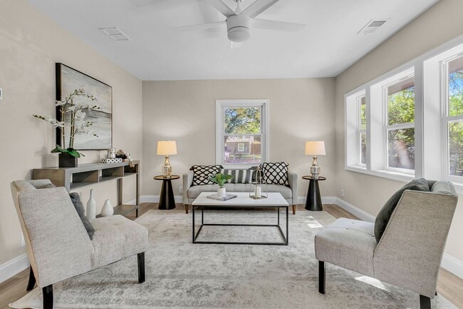 Photo - 635 Sequoia St