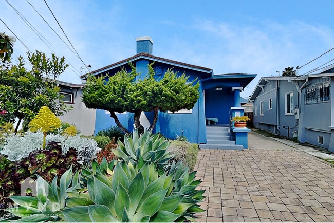 Building Photo - 5914 Marshall St