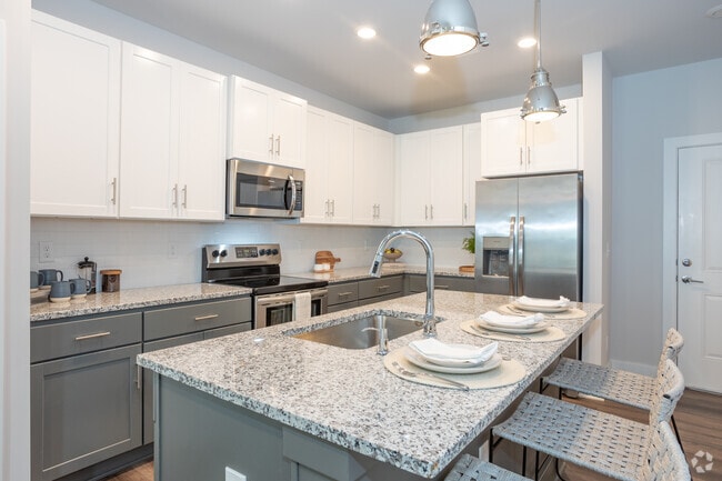 1BR, 1BA - 731SF Neuse - Kitchen - Proximity New Bern